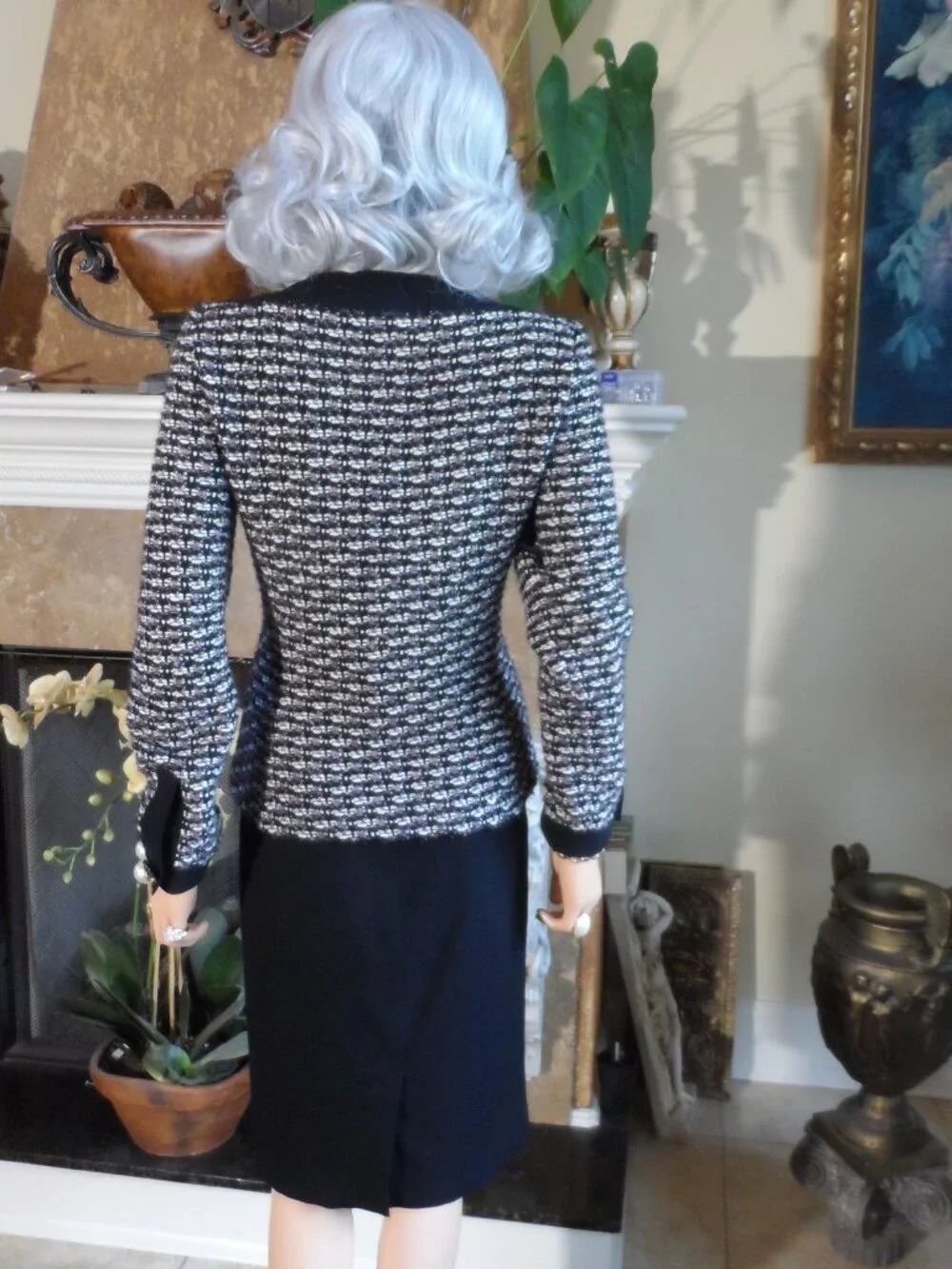 St. John Collection Bouclé Knit Skirt Suit Black Pink White Size 4 - Picture 14 of 16
